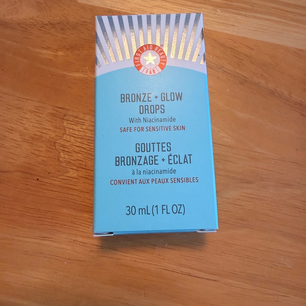 FIRST AID BEAUTY BRONZE + GLOW DROPS WITH NIACINAMIDE